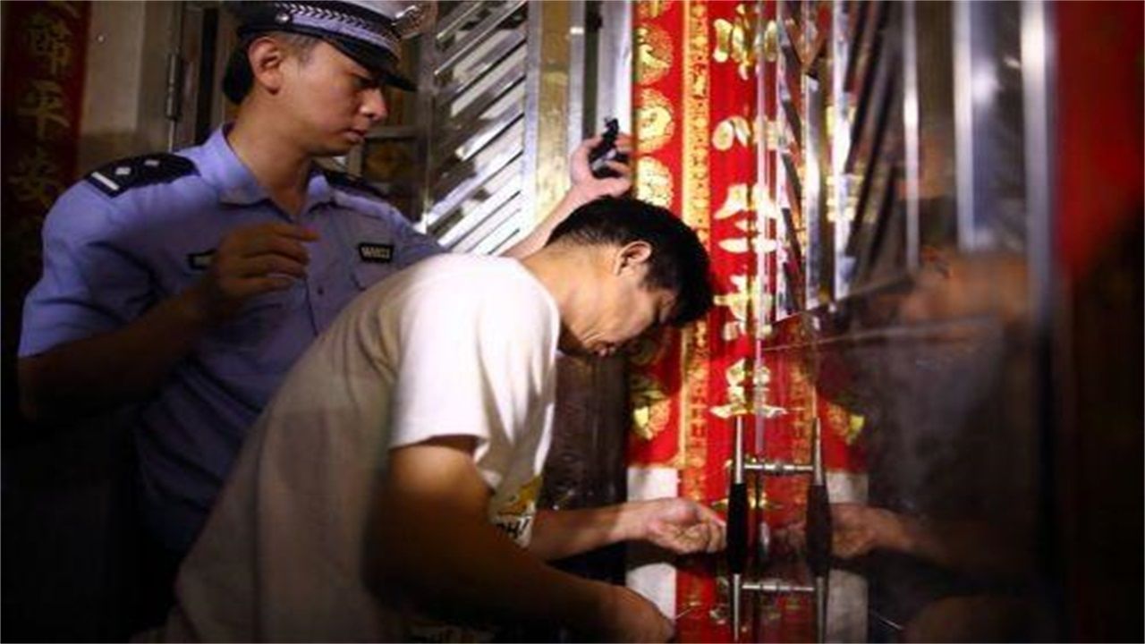 海子乡请开锁师傅开了锁后，师傅为什么一般都不进门，就算主人请也不进去？